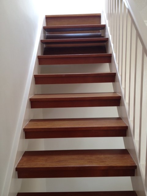Open tread oak staircase with white stringers